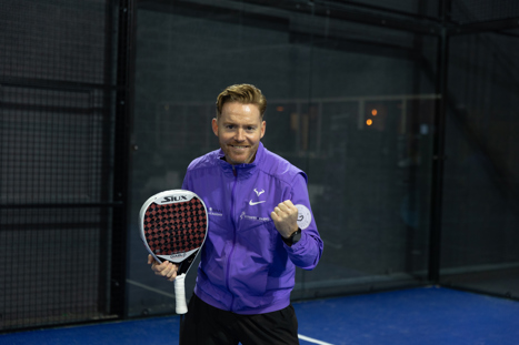 Trainer Jaap Dibbits die padelles geeft in Nijmegen